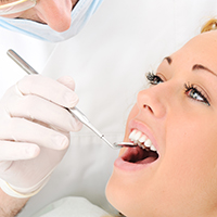 cosmetic dentist